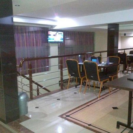 Erin Int Hotel Makasar Zewnętrze zdjęcie